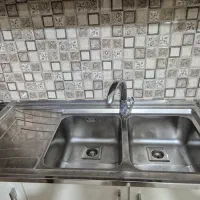 سینک ظرفشویی و شیر آب در حد نو و سالم
