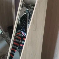 یه آیینه قدی با دو کشو