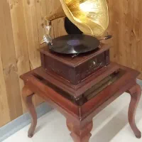 گرامافون هندلی قدیمی چوبی|کلکسیون اشیاء عتیقه|قزوین, |دیوار
