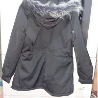 کاپشن|لباس|صومعهسرا, |دیوار