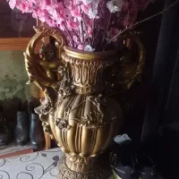 گلدان با گل