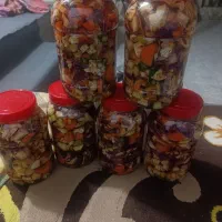 ترشی|خوردنی و آشامیدنی|رشت, پیرکلاچای|دیوار