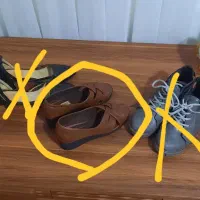 کفش چرم قهوه ای سایز ۳۷و سفید سایز ۳۴