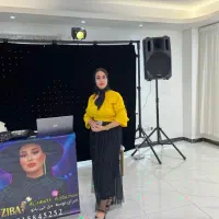 دیجی زیبا. خانم خواننده حرفه ای با چندین سال سابقه
