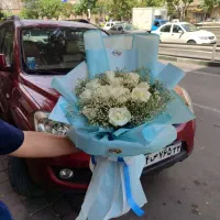 هر نوع دسته گل طبیعی و مصنوعی موجود است