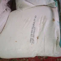 یک کیسه کود شیمیایی سیاه|گل و گیاه طبیعی|سراوان, |دیوار