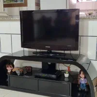 تلویزیون ۳۲ اینچ سامسونگ با میز