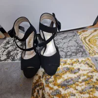 دوعددکفش کاملا سالم