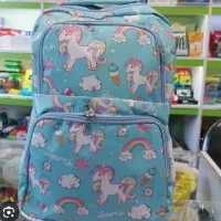 یک کیف کولی آبی رنگ