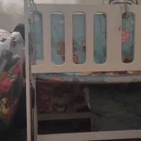 تخت کنار مادر