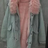 تعدادی لباس در حد نو