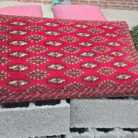 سه عدد پشتی قرمز