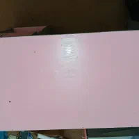 یک عدد میز به همراه شلف