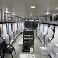 همکار فروشنده خانم به صورت دوشیفت.