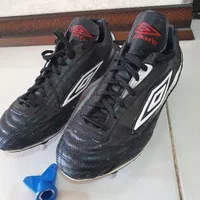 کفش فوتبال اورجینال UMBRO|ورزش‌های توپی|شیراز, دکتر حسابی|دیوار