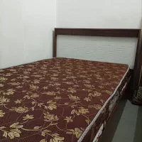 تخت جوان و ویترین