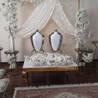 تشریفات مجالس گل آرایی کف استیج بادکنک آرایی