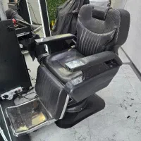 یک عدد صندلی vip و ترولی