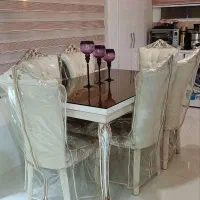 میز نهارخوری 6نفره تمیز وسالم باشیشه وکاور
