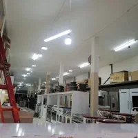 به یک نیروی کار در لوازم خانگی و مبلمان