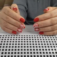 کاشت ناخن|خدمات آرایشگری و زیبایی|مشهد, یاس|دیوار