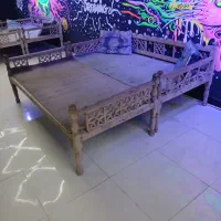 تخت چوبی