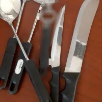 کفگیر ملاقه و چاقو