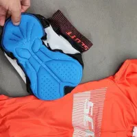 لباس دوچرخه و کیف