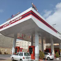 متصدی پمپ بنزین
