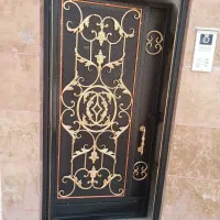 نقاشی ساختمان و رنگ امیزی درب