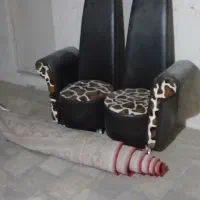 دو عدد مبل تک نفره و فرش ۹ متری و تخت ۱۶۰