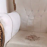 مبل و ساعت ایستاده