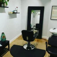 همکاری در آرایشگاه زنانه