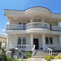 ویلایی زمین 440بنا 300متر با استخر سرپوشیده