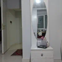 میز دراور با آینه قدی