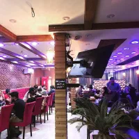 اجاره مغازه / ۲۰۰ و ۵۰متر/شهرک غرب و صادقیه|اجارهٔ مغازه و غرفه|تهران, شهرک غرب|دیوار