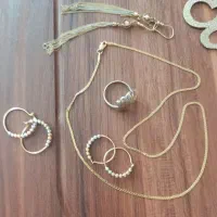 گوشواره و زنجیر