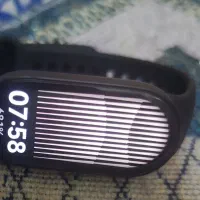 ساعت هوشمند می بند 10