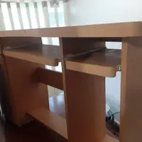 ۲ عدد میز اداری و کامپیوتر