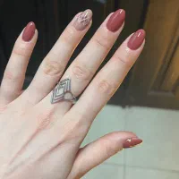 آموزش کاشت ناخن