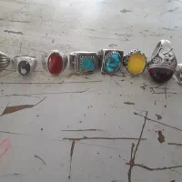 تعدادی انگشتر اس عتیقه بفروش میرسد