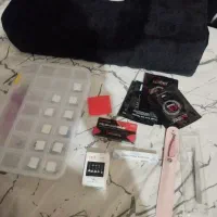 تعدادی وسایل مژه