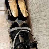 دوجفت کفش|کیف، کفش، کمربند|رشت, نظری|دیوار