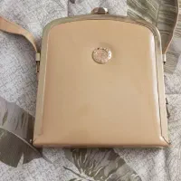 کیف رنگ کرم خیلی شیک دخترونه نو هستش