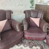 مبل به تعداد چهار نفر دوتا تک نفره ویک عدد دونفره