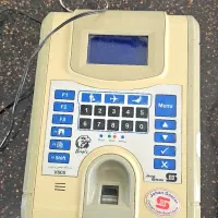 دستگاه حضور و غیاب