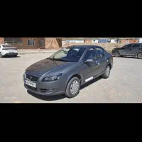 خودروی دربستی به همراه راننده