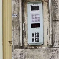 لیبل و تراکت زن آیفون تصویری