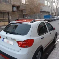 کوییک R سفید قرمز