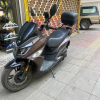 sym j200